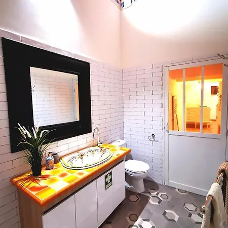 Апартаменти Charming Portuguese Style Apartment, For Rent 