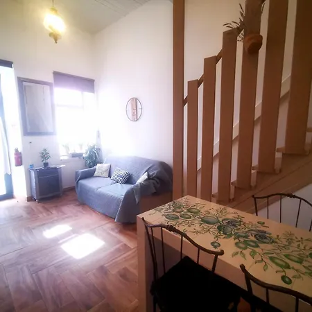 Апартаменти Charming Portuguese Style Apartment, For Rent 