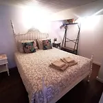 דירה Charming Portuguese Style Apartment, For Rent 