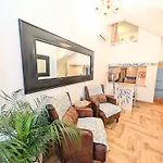 شقة Charming Portuguese Style Apartment, For Rent 